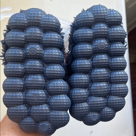 Kids Fuzzy Navy Crocs with glow in the dark stars. Perfect to wear for Halloween - Picture 4 of 4